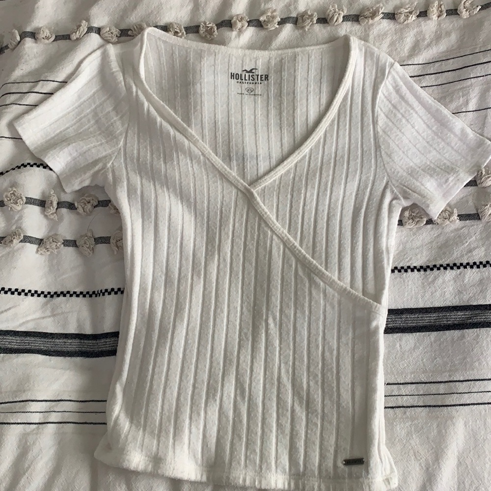 hollister ribbed cross shirt